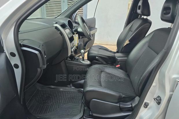 Nissan X-Trail 2010 Silver