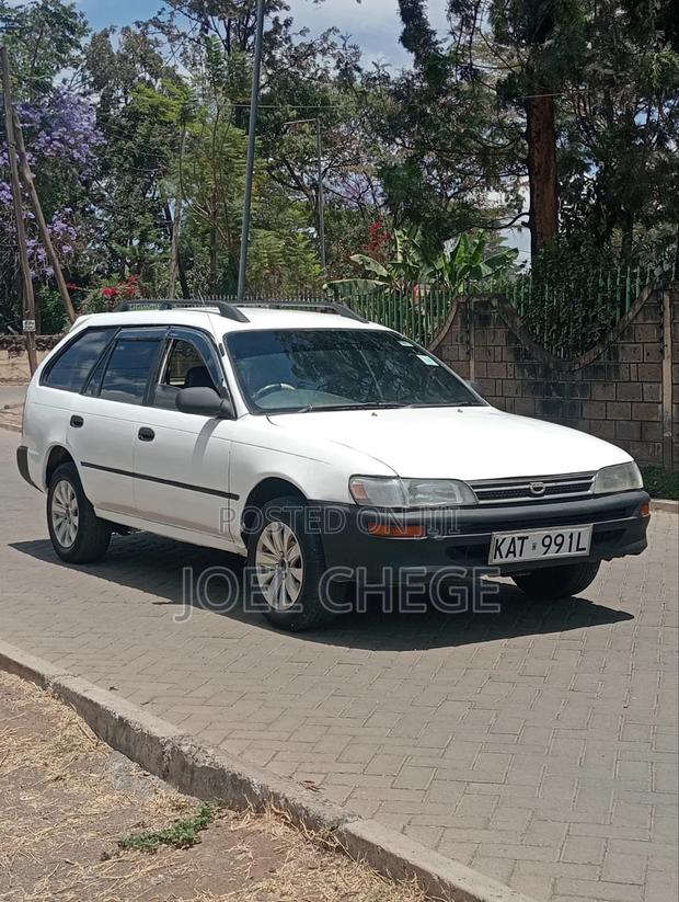 Toyota Corolla 2000 White