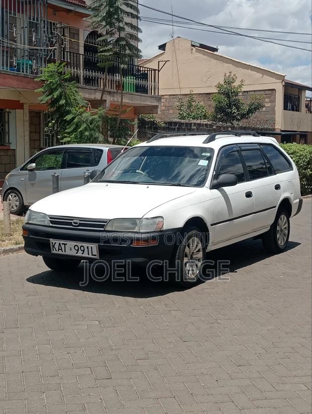 Toyota Corolla 2000 White