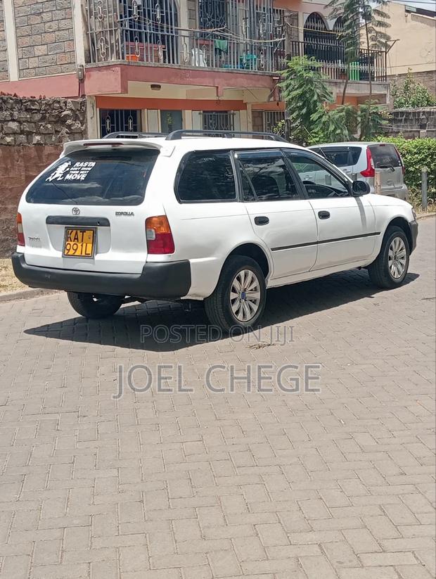 Toyota Corolla 2000 White