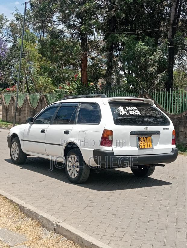 Toyota Corolla 2000 White