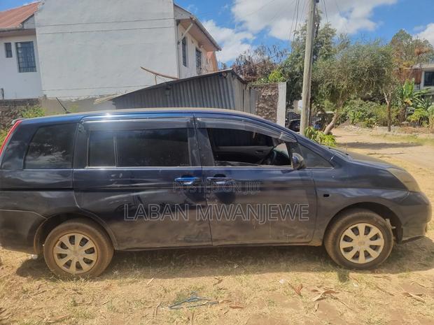 Toyota ISIS 2.0 G 4WD 2007 Blue