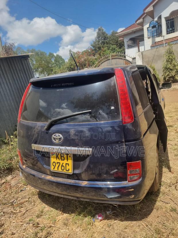 Toyota ISIS 2.0 G 4WD 2007 Blue