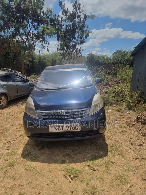 Toyota ISIS 2.0 G 4WD 2007 Blue