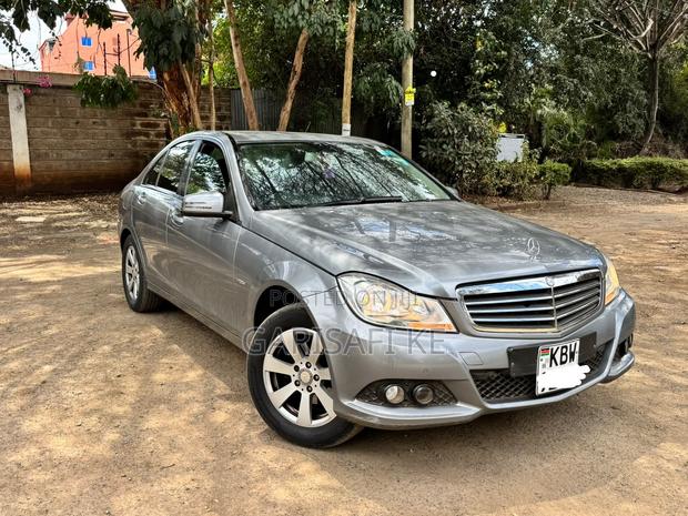 Mercedes-Benz C180 2012 Gray