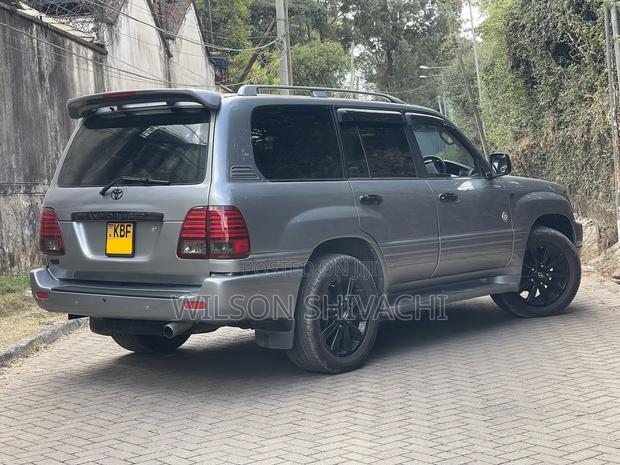 Toyota Land Cruiser 2005 Silver