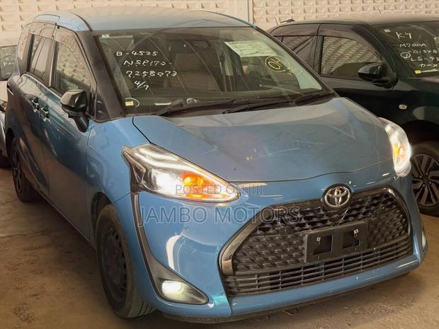 Toyota Sienta 1.5 FWD 2021 Blue