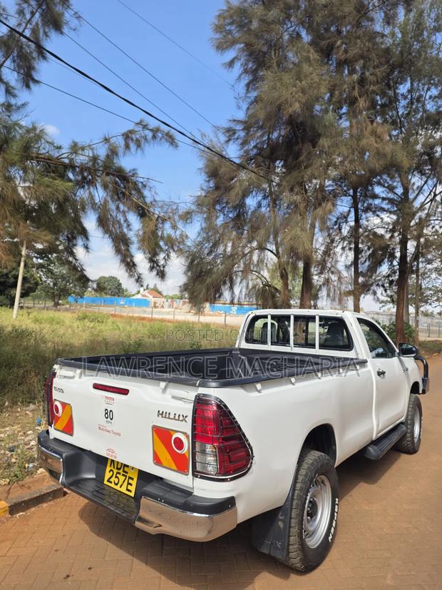 Toyota Hilux 2021 White
