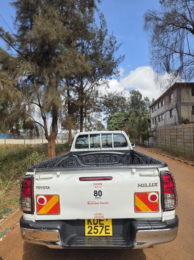 Toyota Hilux 2021 White