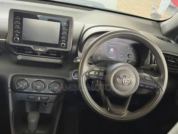 Toyota Yaris 2021 Brown