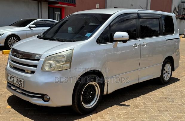 Toyota Noah 2.0 158hp FWD (8 Seater) 2008 Silver