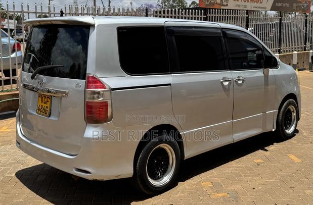 Toyota Noah 2.0 158hp FWD (8 Seater) 2008 Silver