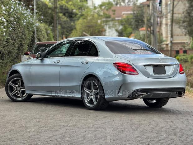 Mercedes-Benz C200 2016 Blue