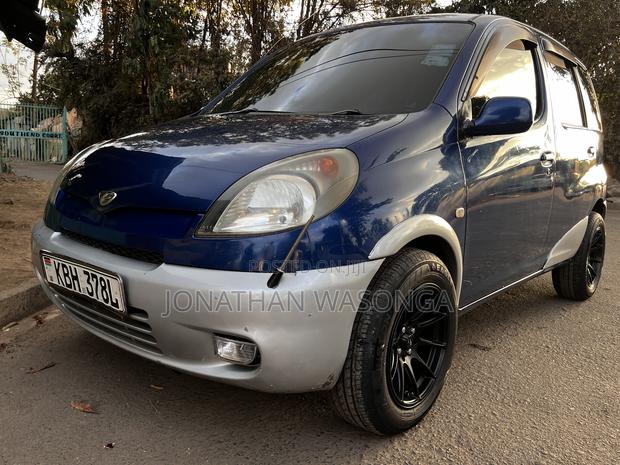 Toyota Fun Cargo 2003 Blue