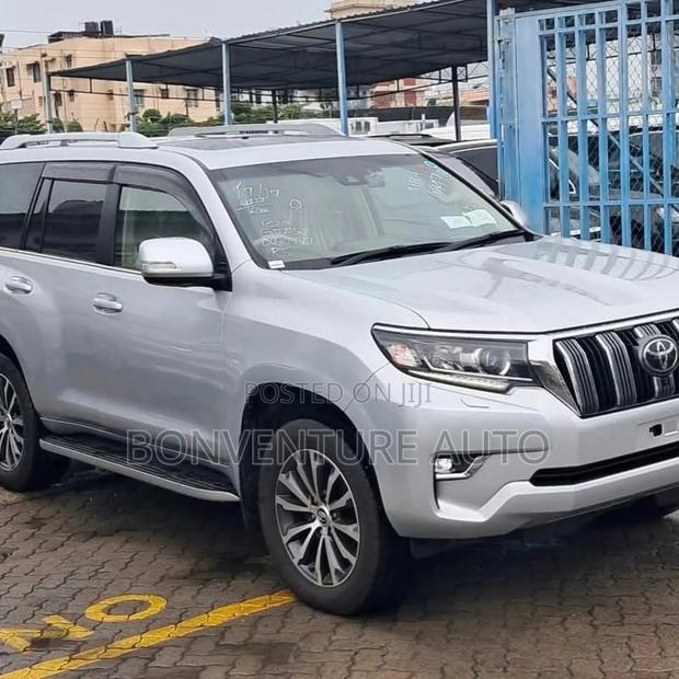 Toyota Land Cruiser Prado 2.8 2018 Silver