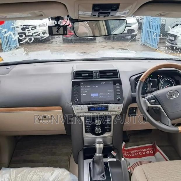 Toyota Land Cruiser Prado 2.8 2018 Silver