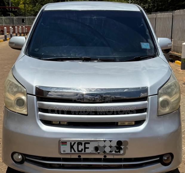 Toyota Noah 2008 Silver