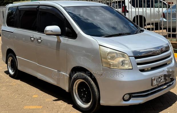 Toyota Noah 2008 Silver