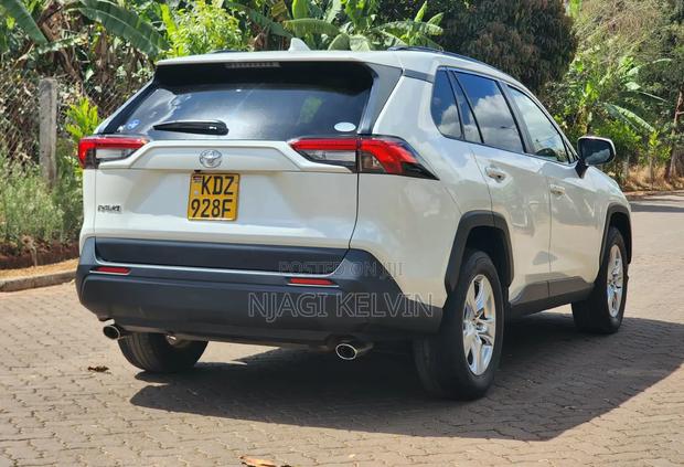 Toyota RAV4 2019 White