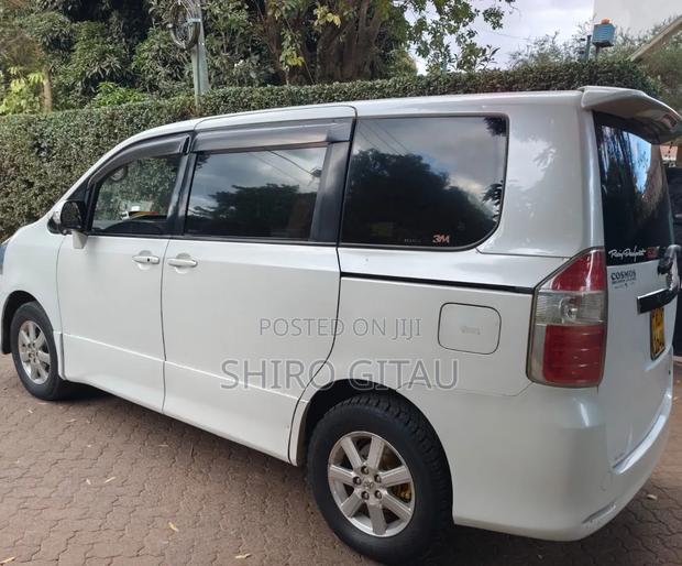 Toyota Noah 2009 White