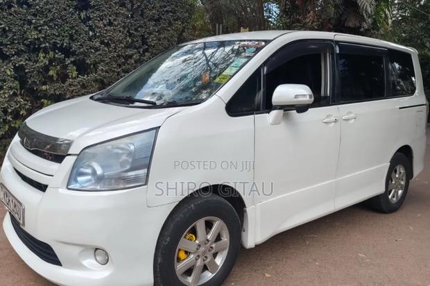 Toyota Noah 2009 White