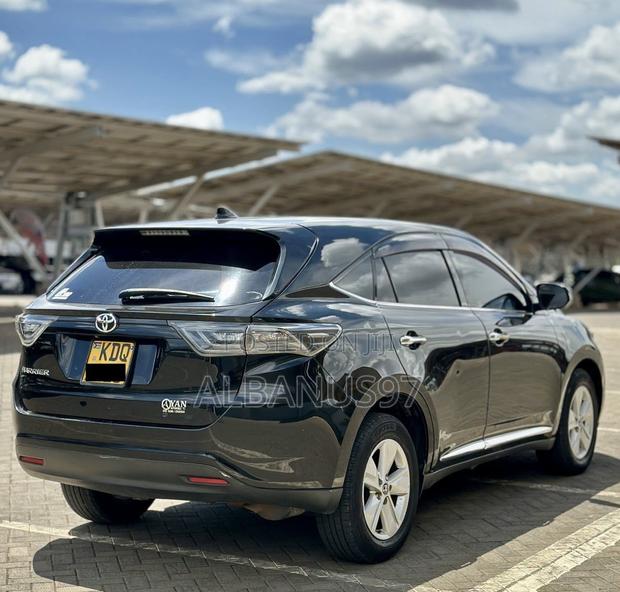 Toyota Harrier 2.0 2017 Black