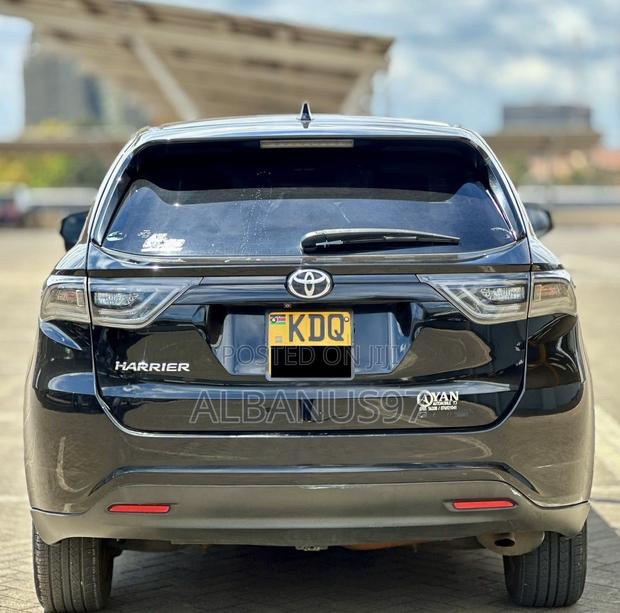Toyota Harrier 2.0 2017 Black