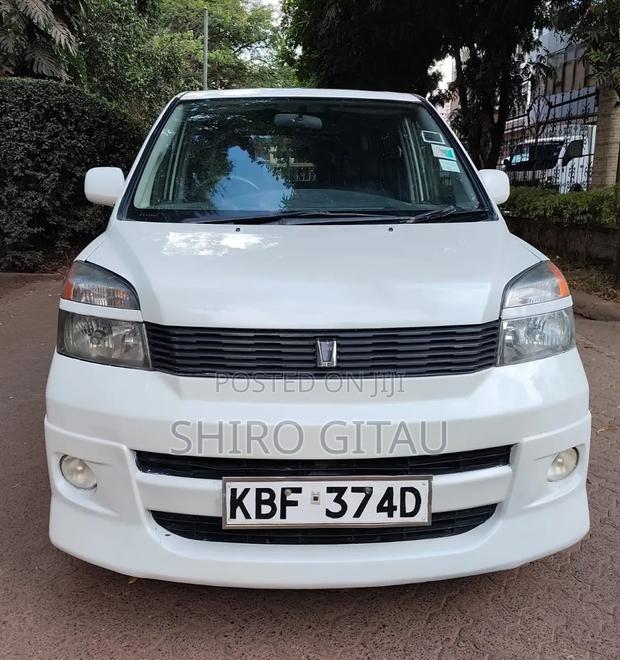 Toyota Voxy 2002 White