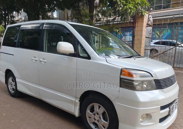 Toyota Voxy 2002 White