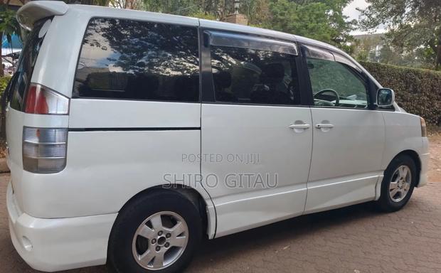 Toyota Voxy 2002 White