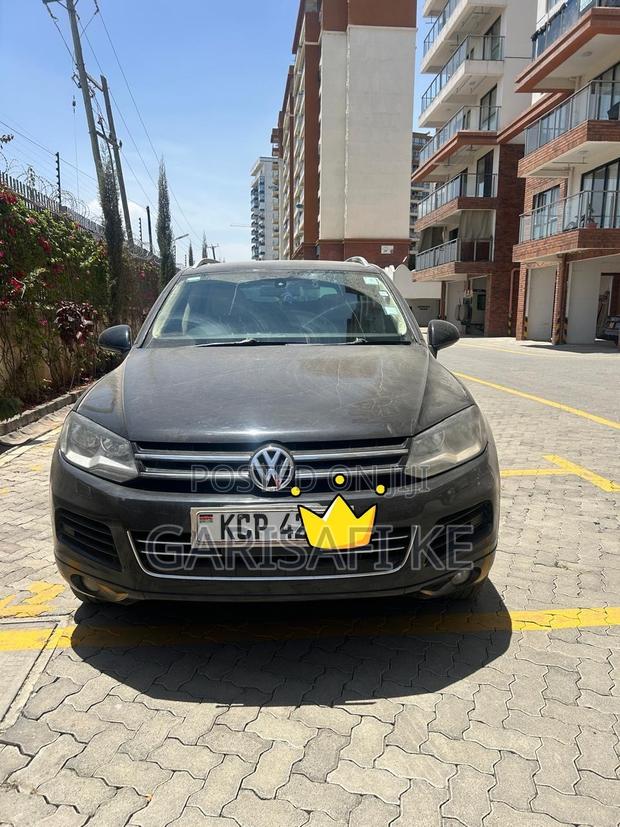 Volkswagen Touareg 2011 Gray