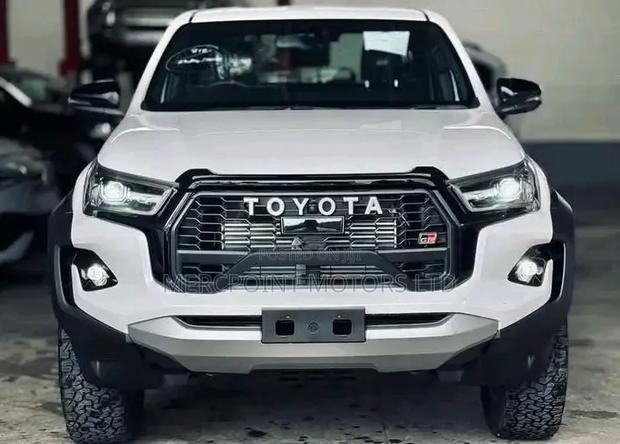 Toyota Hilux 2.8 Diesel 2020 White