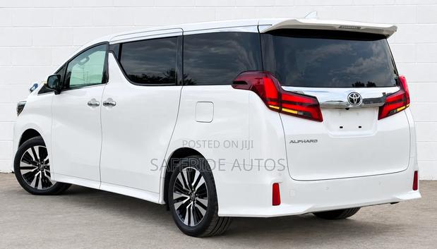Toyota Alphard 2.5 Petrol FWD 2019 White