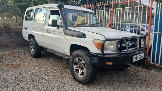 Toyota Land Cruiser 1998 White