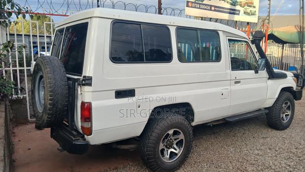 Toyota Land Cruiser 1998 White