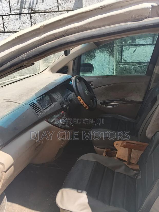 Toyota ISIS 2007 White