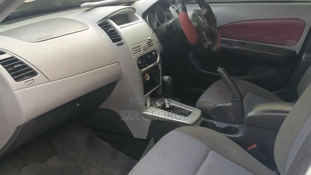 Nissan Wingroad 2005 White