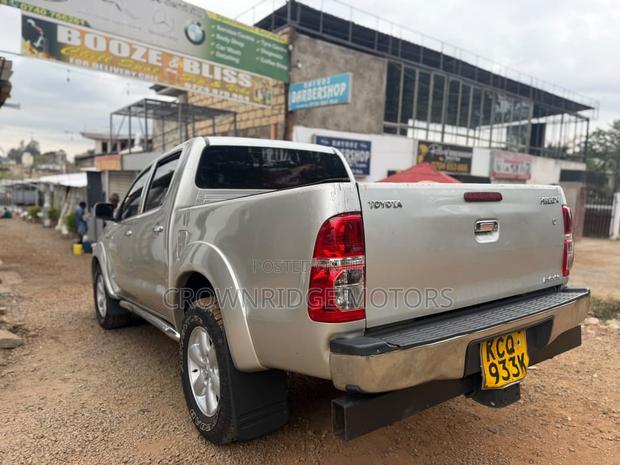 Toyota Hilux 2012 Silver