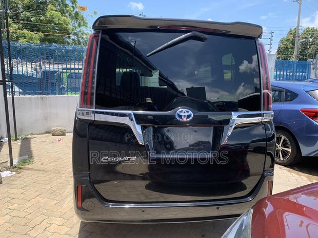 Toyota Esquire 1.8 FWD Hybrid (7 seater) 2019 Matt Black