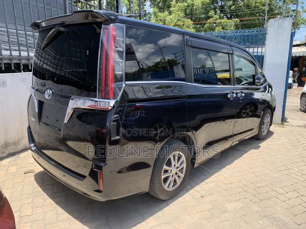 Toyota Esquire 1.8 FWD Hybrid (7 seater) 2019 Matt Black