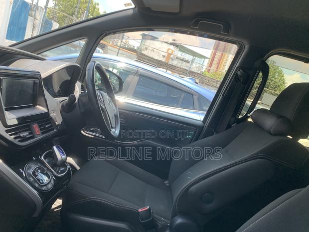 Toyota Esquire 1.8 FWD Hybrid (7 seater) 2019 Matt Black