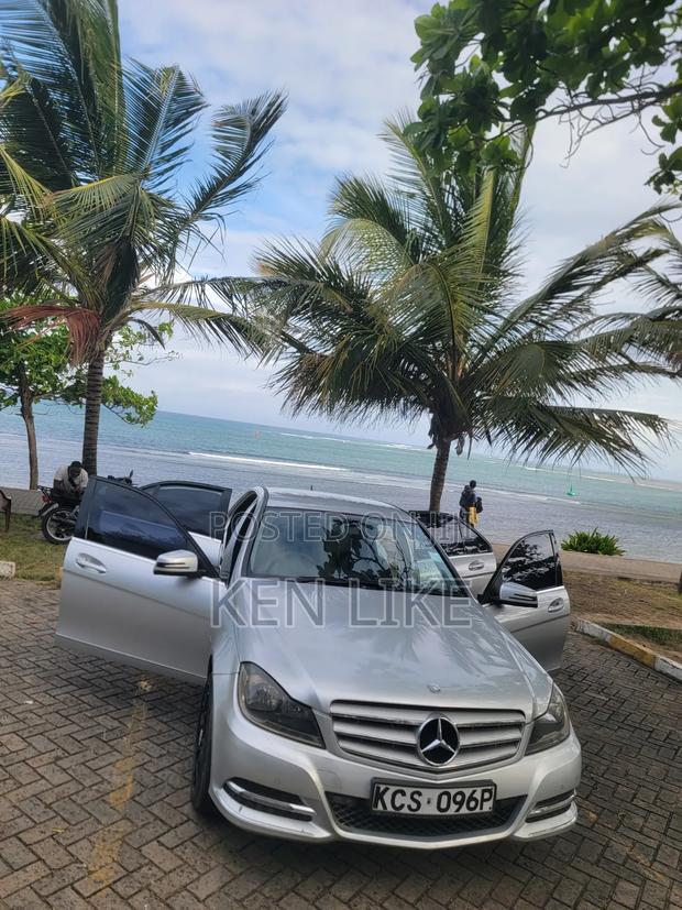 Mercedes-Benz C200 2011 Silver