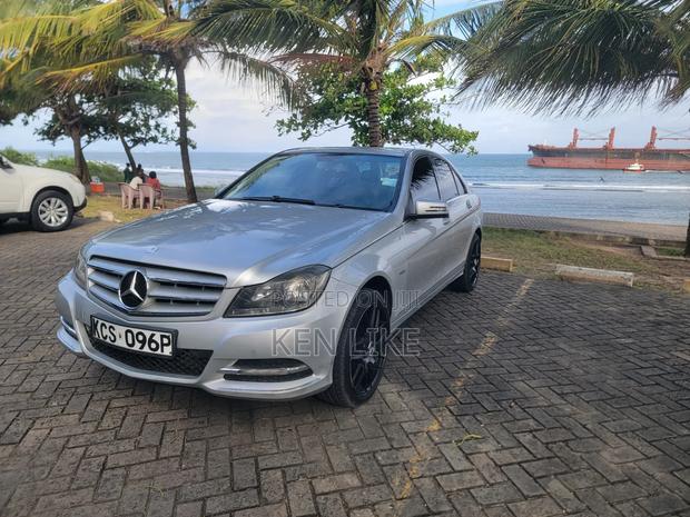 Mercedes-Benz C200 2011 Silver