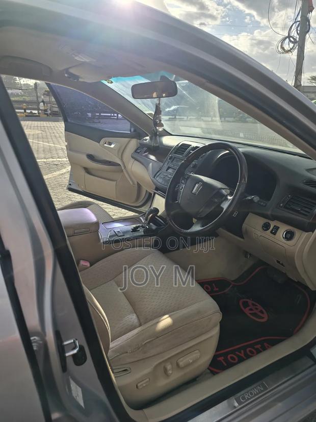 Toyota Crown 2012 Silver