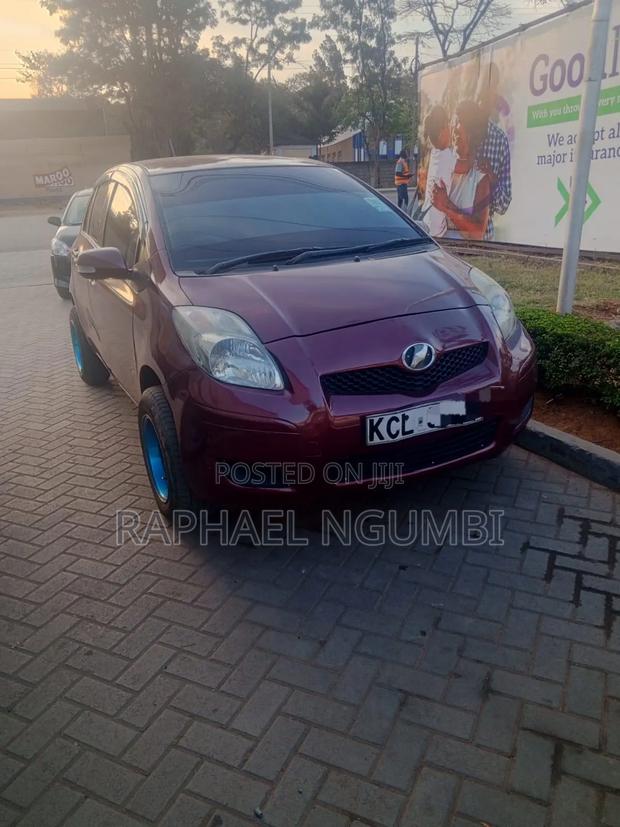 Toyota Vitz 2011 Maroon