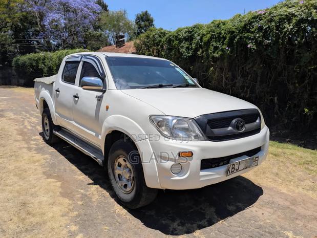 Toyota Hilux 2009 White
