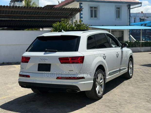 Audi Q7 2019 Off white