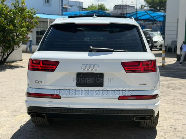 Audi Q7 2019 Off white