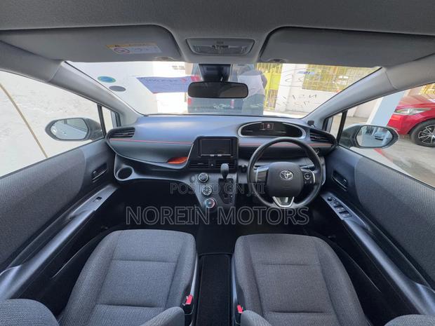 Toyota Sienta 2020 Silver