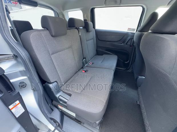 Toyota Sienta 2020 Silver